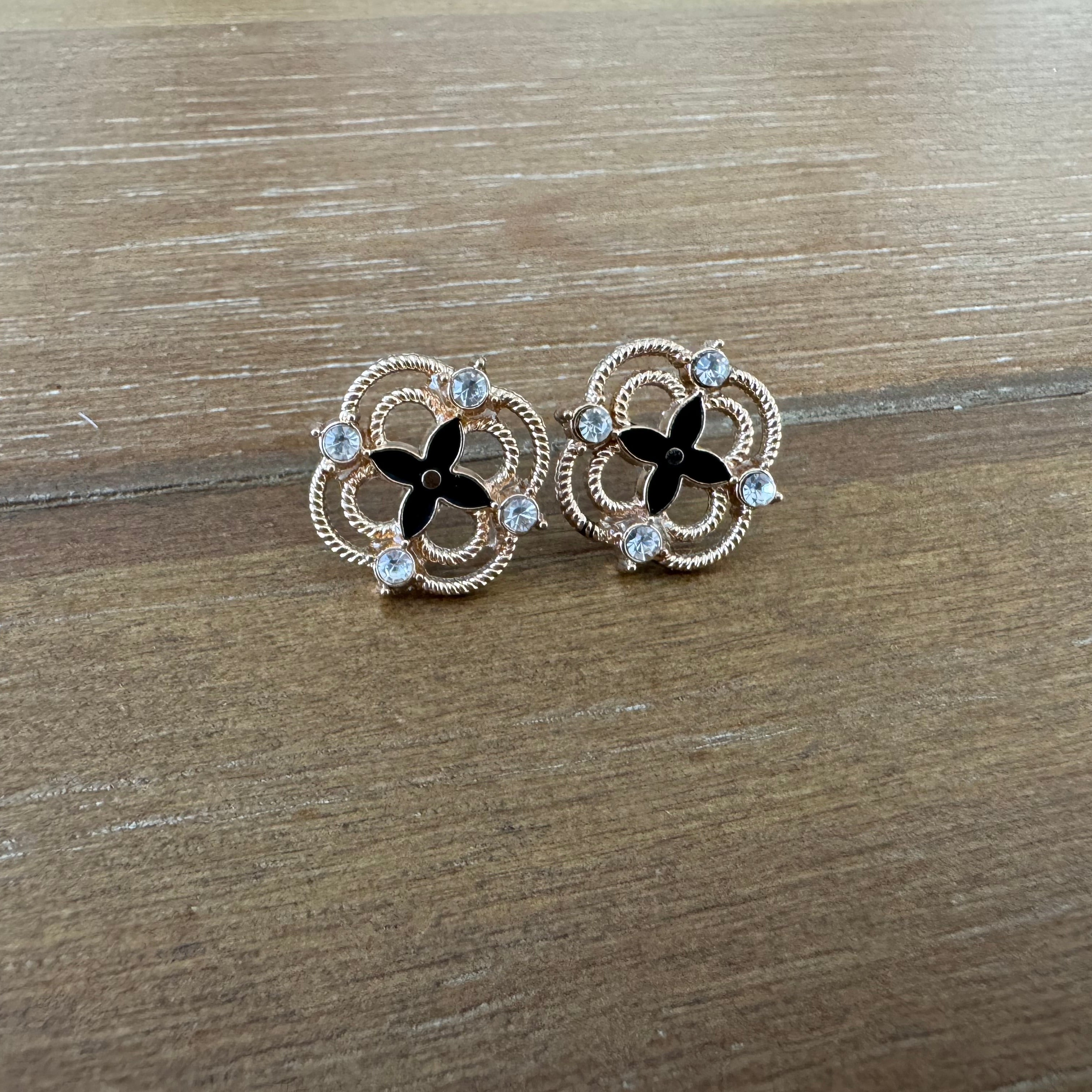 Rose Gold Cutout Stud Earrings