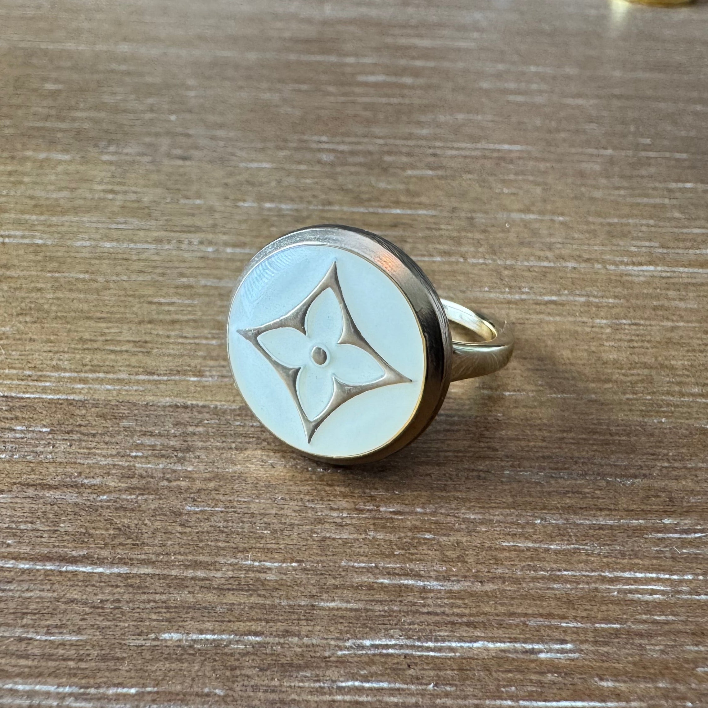 Cream Floral Ring
